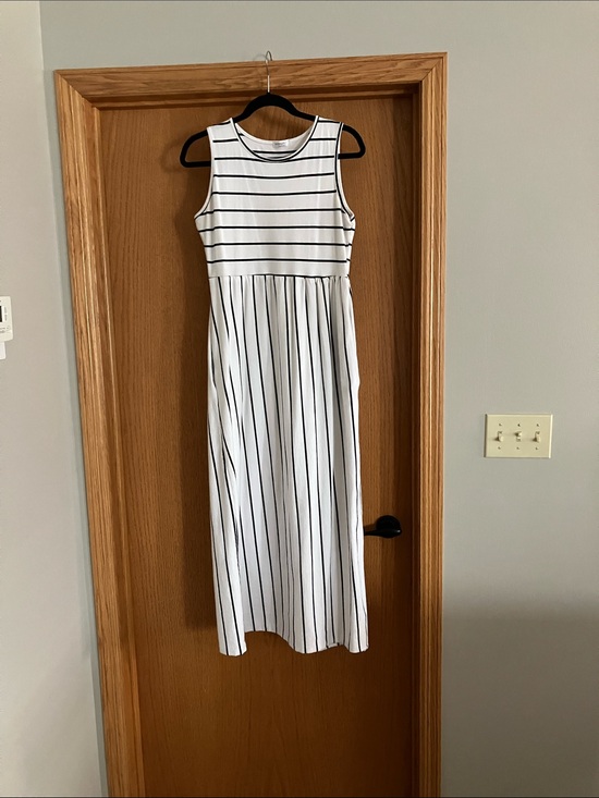 HOUNT Dresses & Skirts - Striped Sleeveless White Maxi Dress with Black Lines
